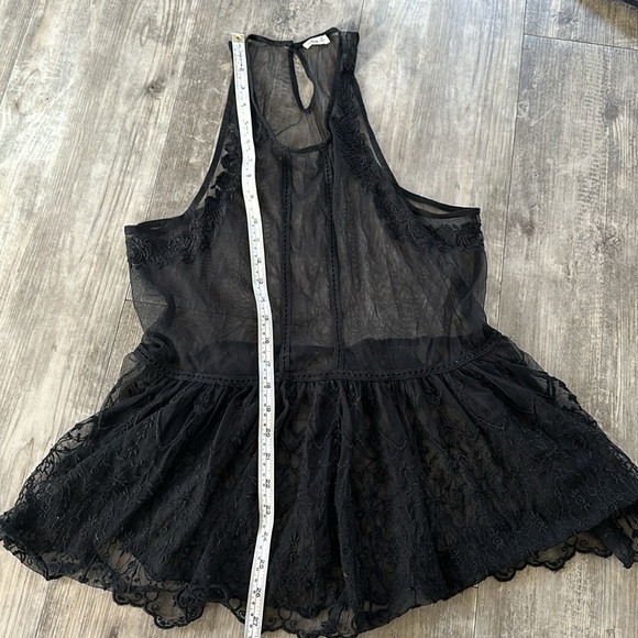 HOLLISTER SHEER MESH EMBROIDERED PEPLUM TANK - Picture 2 of 11